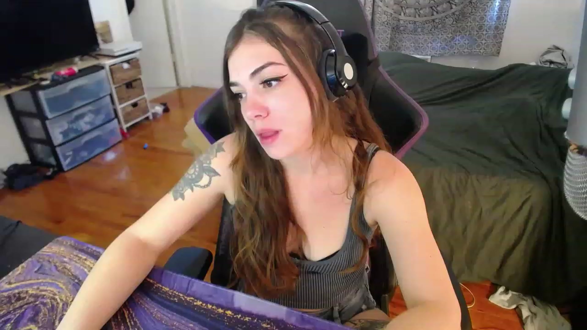 Gallery image thumbnail from BabyxKat's myfreecams stream on, 03/20/2023, 18:16 image 3 of 20