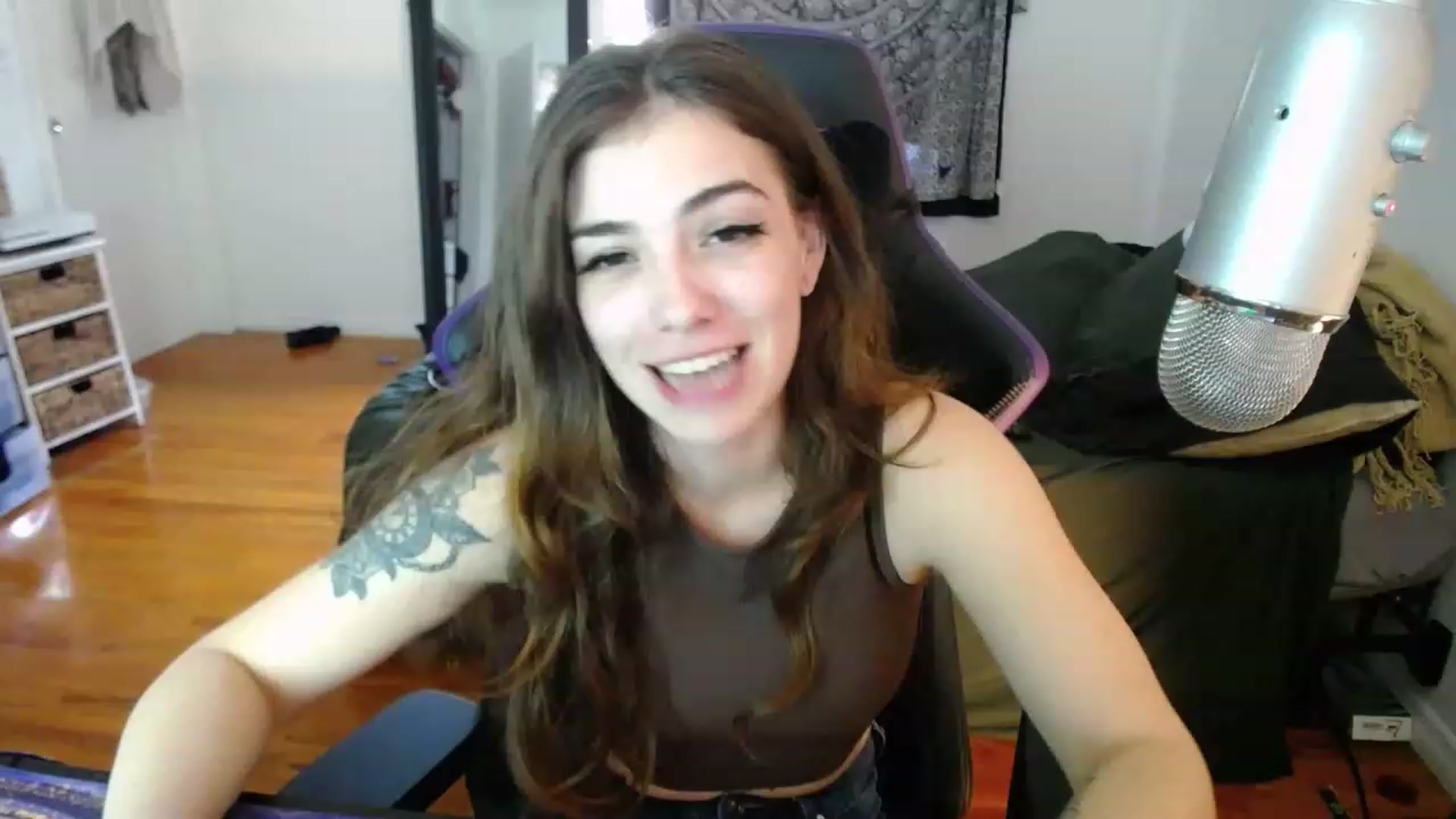 Gallery image thumbnail from BabyxKat's myfreecams stream on, 03/28/2023, 17:35 image 18 of 20
