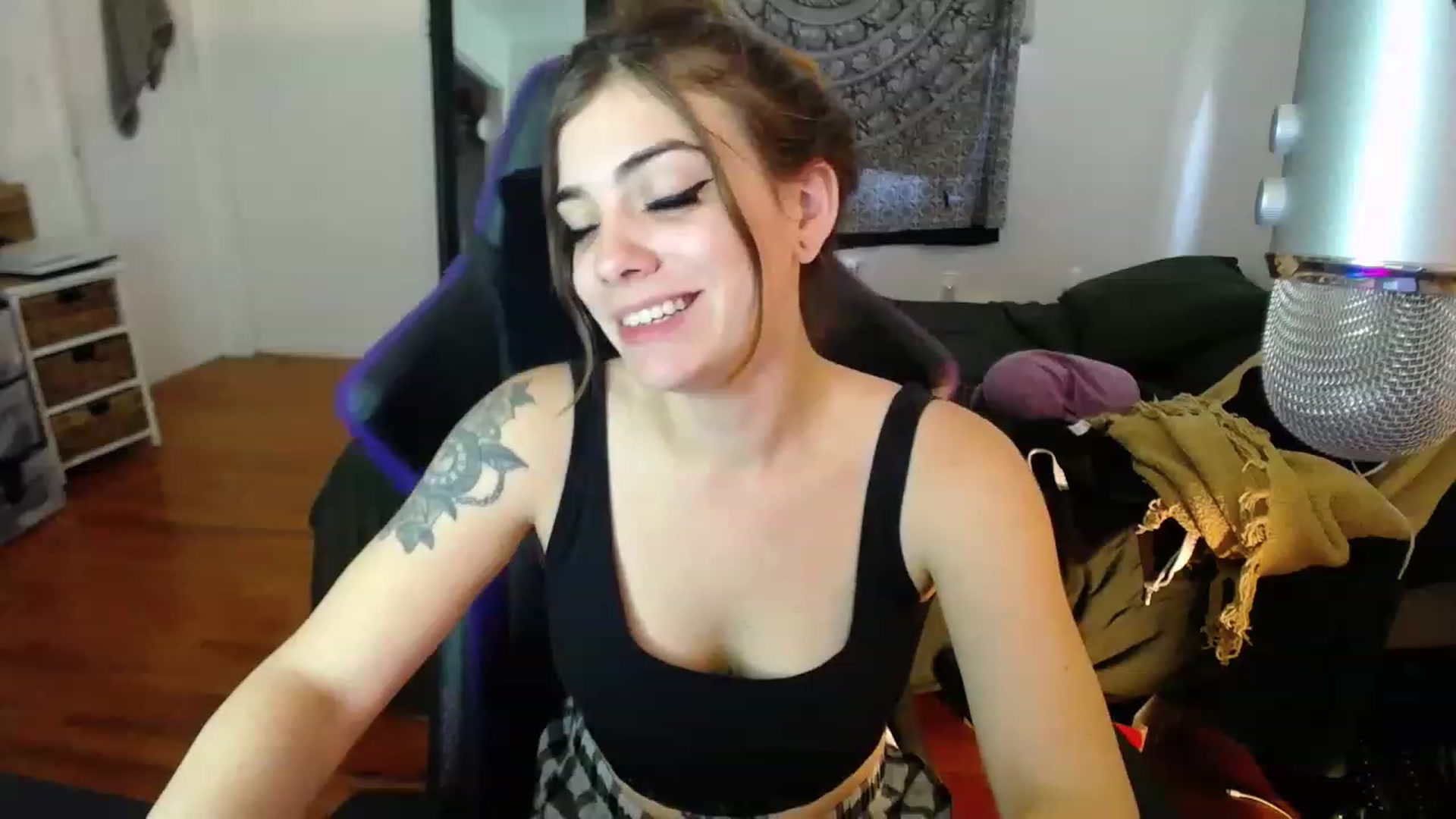 Gallery image thumbnail from BabyxKat's myfreecams stream on, 03/29/2023, 18:07 image 16 of 20