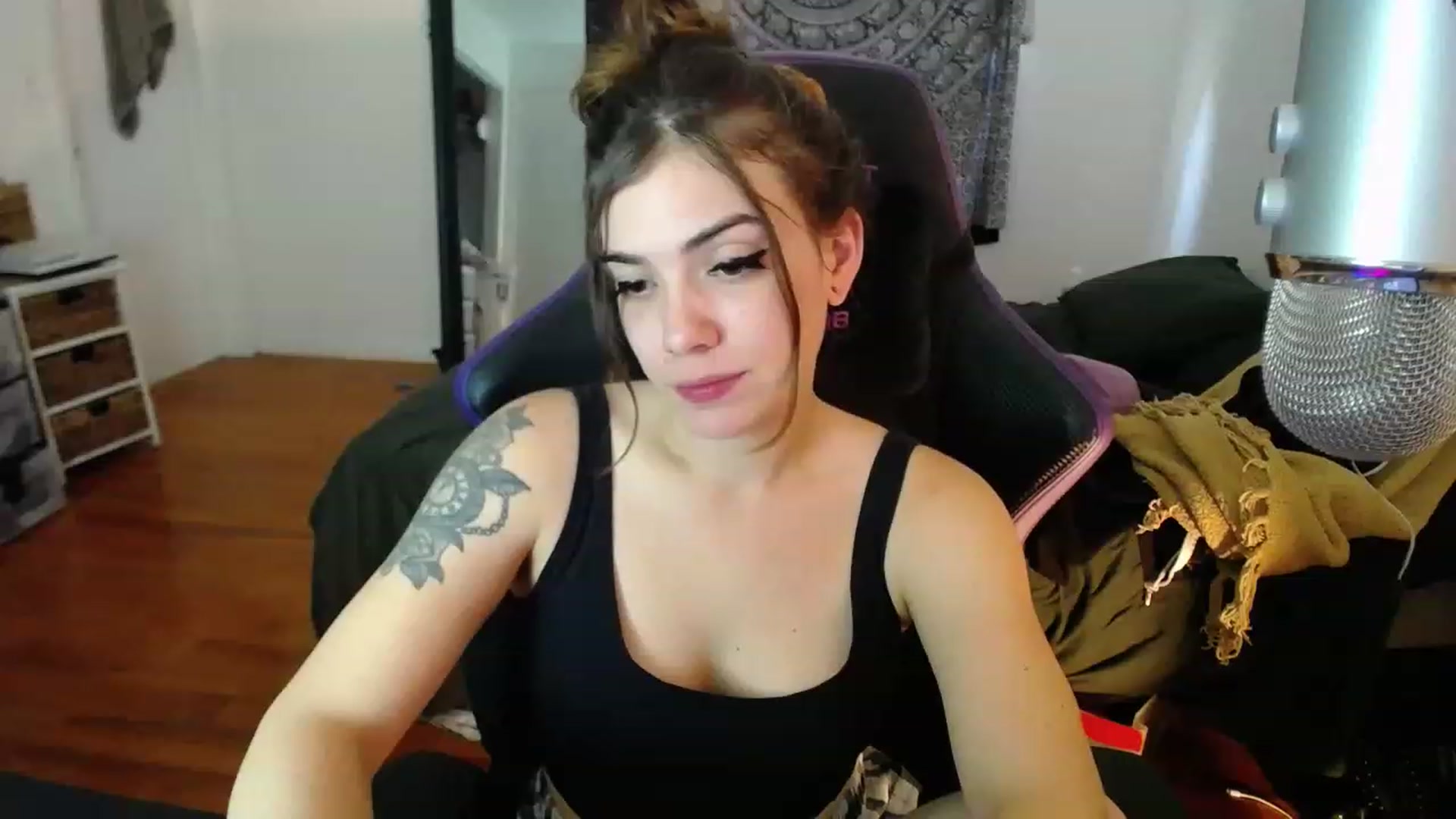 Gallery image thumbnail from BabyxKat's myfreecams stream on, 03/29/2023, 18:07 image 9 of 20