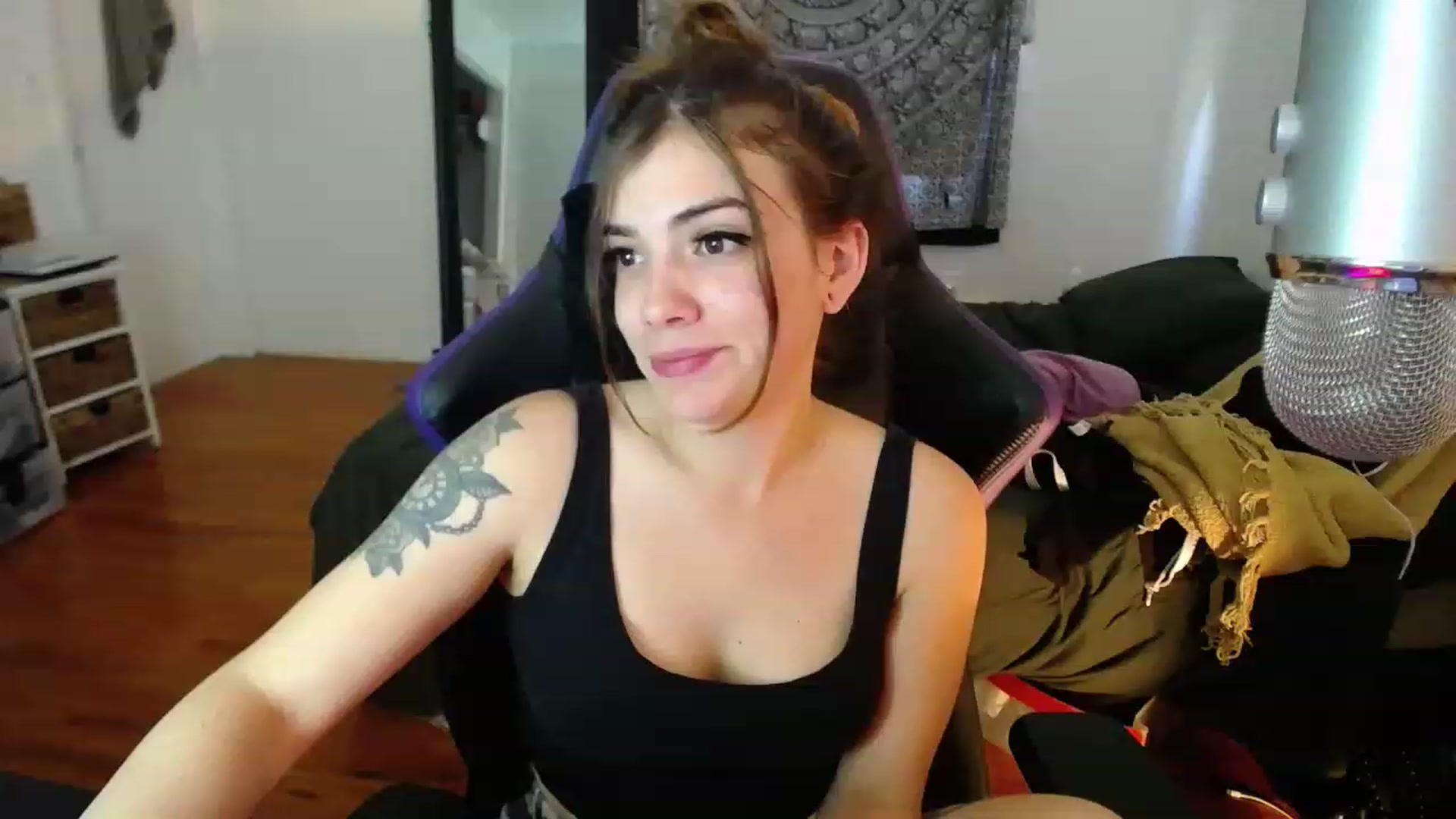 Gallery image thumbnail from BabyxKat's myfreecams stream on, 03/29/2023, 18:07 image 1 of 20