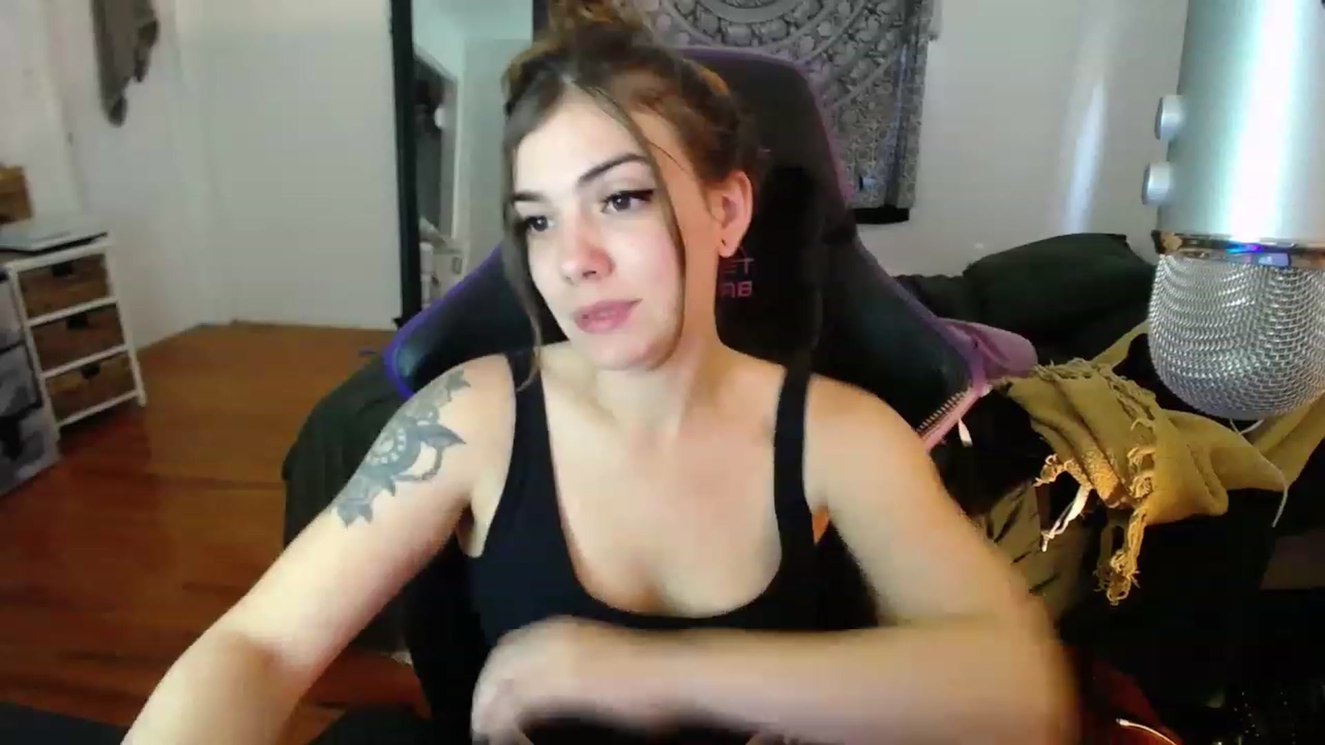 Gallery image thumbnail from BabyxKat's myfreecams stream on, 03/29/2023, 18:07 image 10 of 20