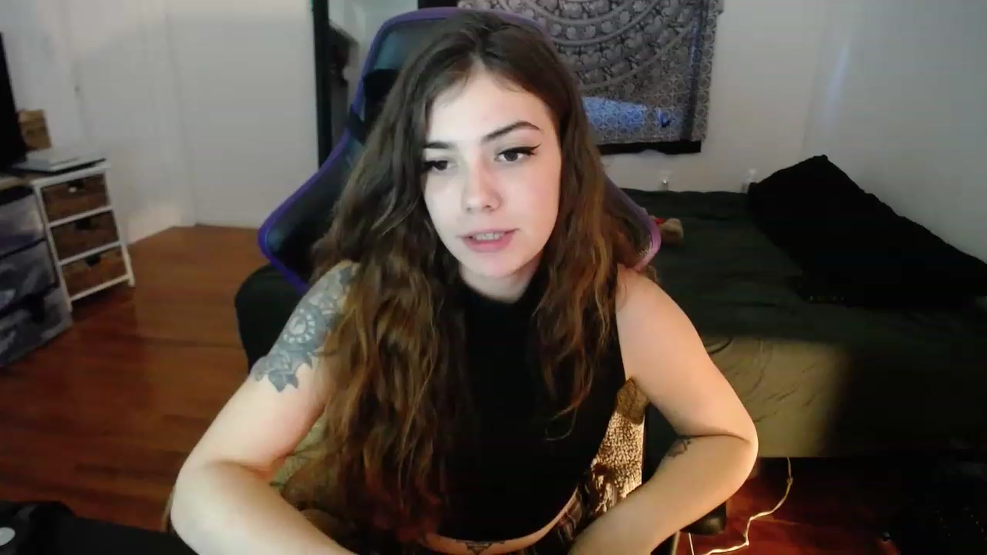 Gallery image thumbnail from BabyxKat's myfreecams stream on, 03/30/2023, 20:03 image 4 of 20