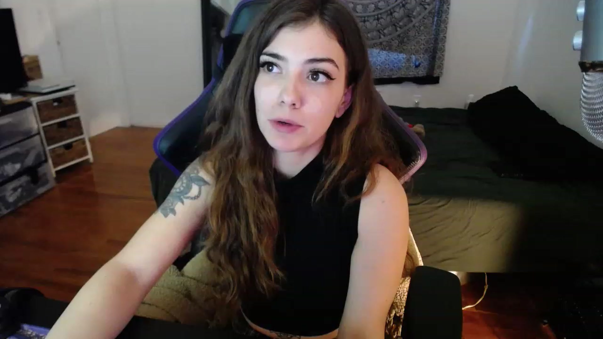 Gallery image thumbnail from BabyxKat's myfreecams stream on, 03/30/2023, 20:03 image 18 of 20