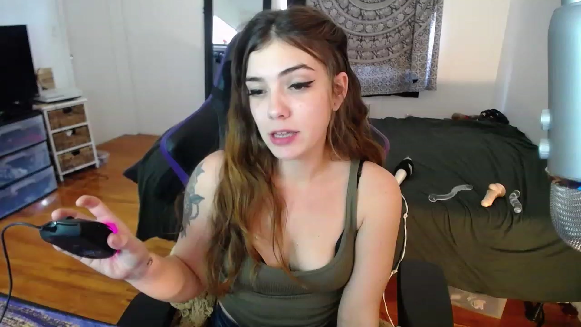 Gallery image thumbnail from BabyxKat's myfreecams stream on, 04/06/2023, 19:17 image 4 of 20