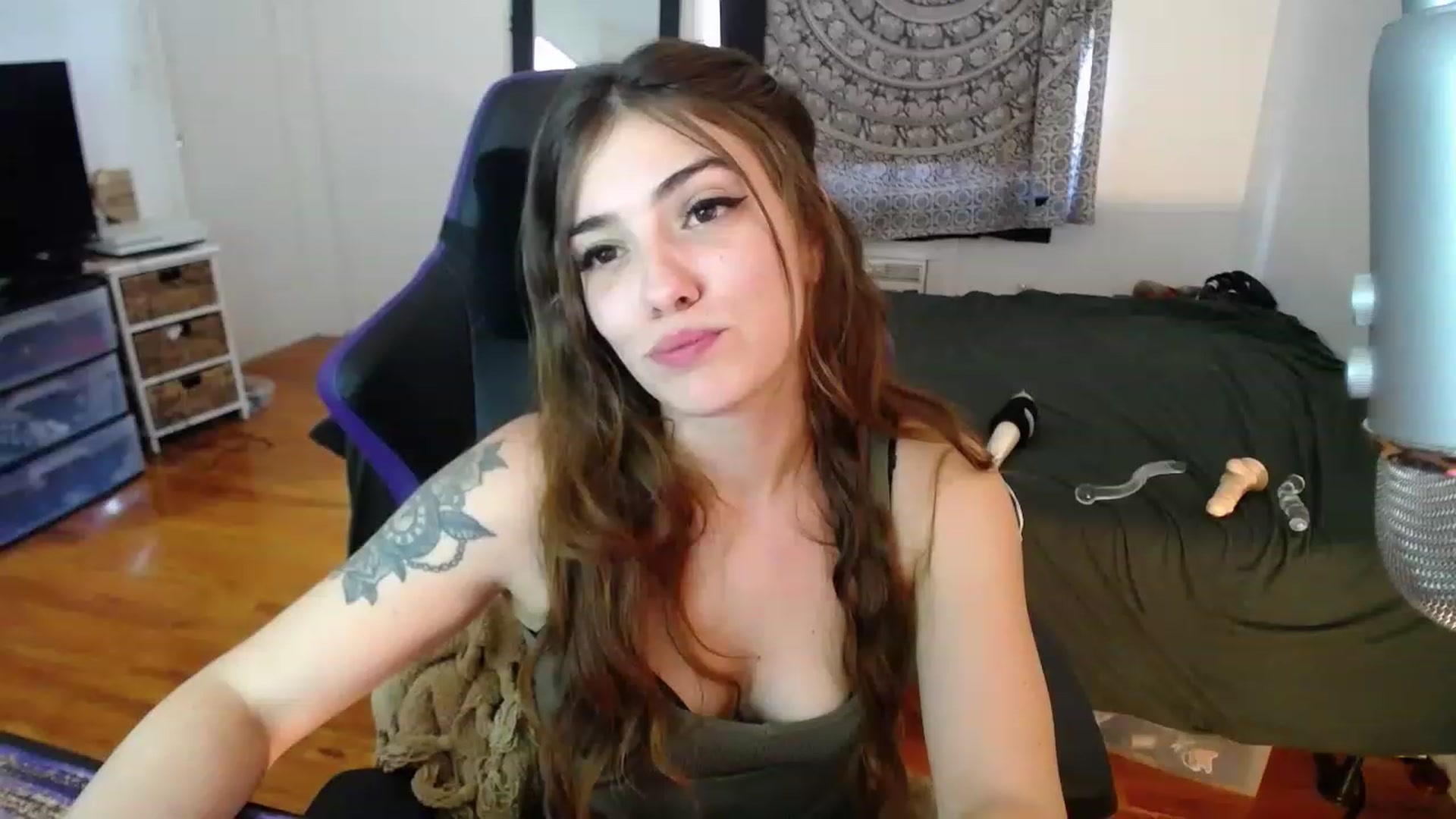 Gallery image thumbnail from BabyxKat's myfreecams stream on, 04/06/2023, 19:17 image 8 of 20