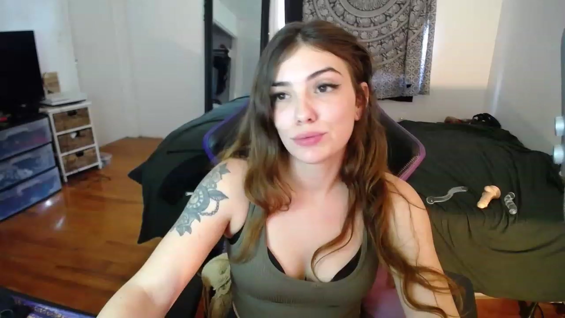 Gallery image thumbnail from BabyxKat's myfreecams stream on, 04/06/2023, 19:17 image 14 of 20