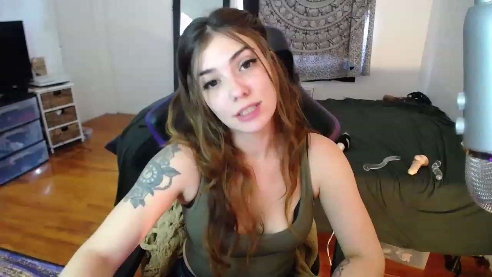 Gallery image thumbnail from BabyxKat's myfreecams stream on, 04/06/2023, 19:17 image 6 of 20