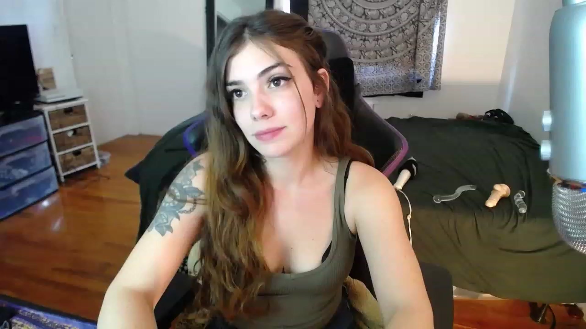 Gallery image thumbnail from BabyxKat's myfreecams stream on, 04/06/2023, 19:17 image 11 of 20