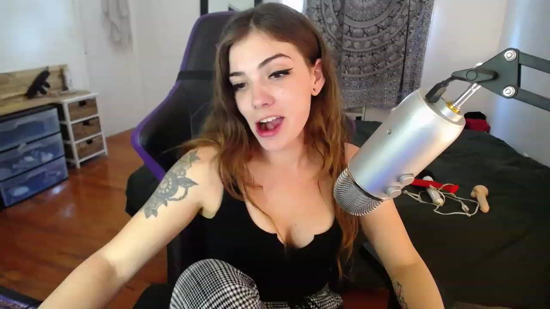 Gallery image thumbnail from BabyxKat's myfreecams stream on, 04/21/2023, 19:03 image 7 of 20