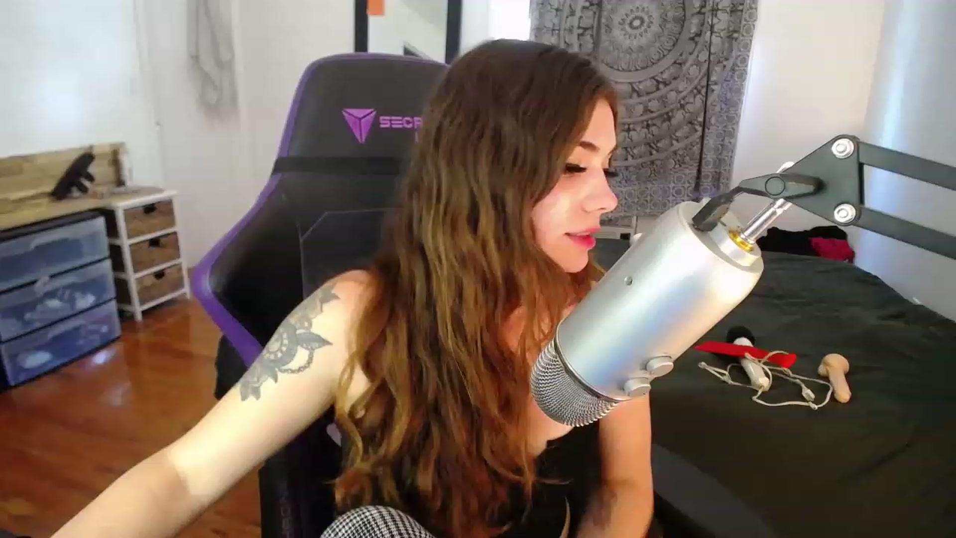 Gallery image thumbnail from BabyxKat's myfreecams stream on, 04/21/2023, 19:03 image 4 of 20