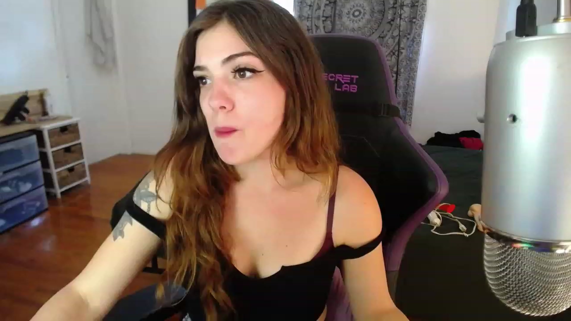 Gallery image thumbnail from BabyxKat's myfreecams stream on, 04/21/2023, 19:03 image 19 of 20