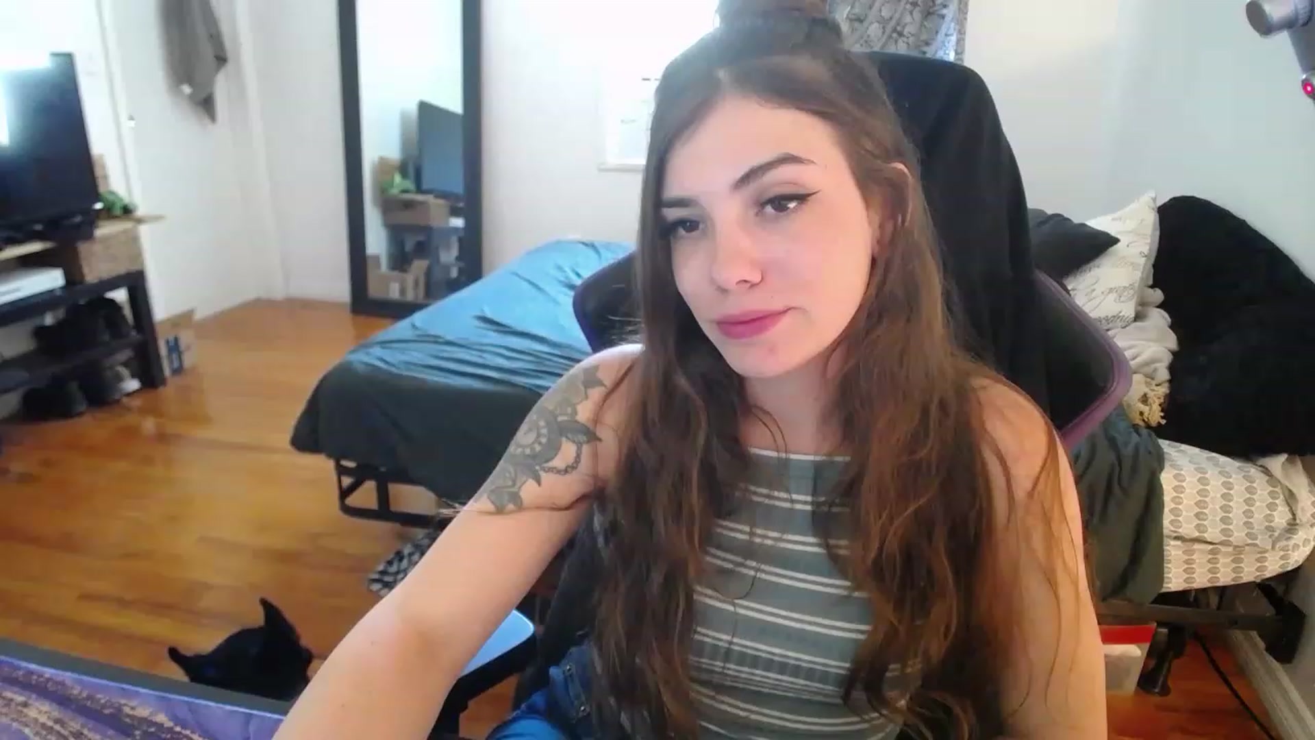 Gallery image thumbnail from BabyxKat's myfreecams stream on, 05/03/2023, 19:25 image 5 of 20