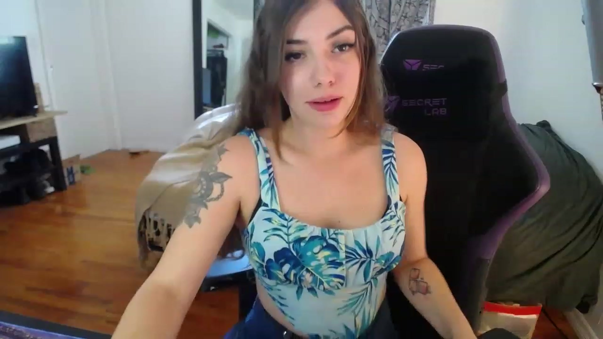 Gallery image thumbnail from BabyxKat's myfreecams stream on, 05/04/2023, 18:37 image 5 of 20