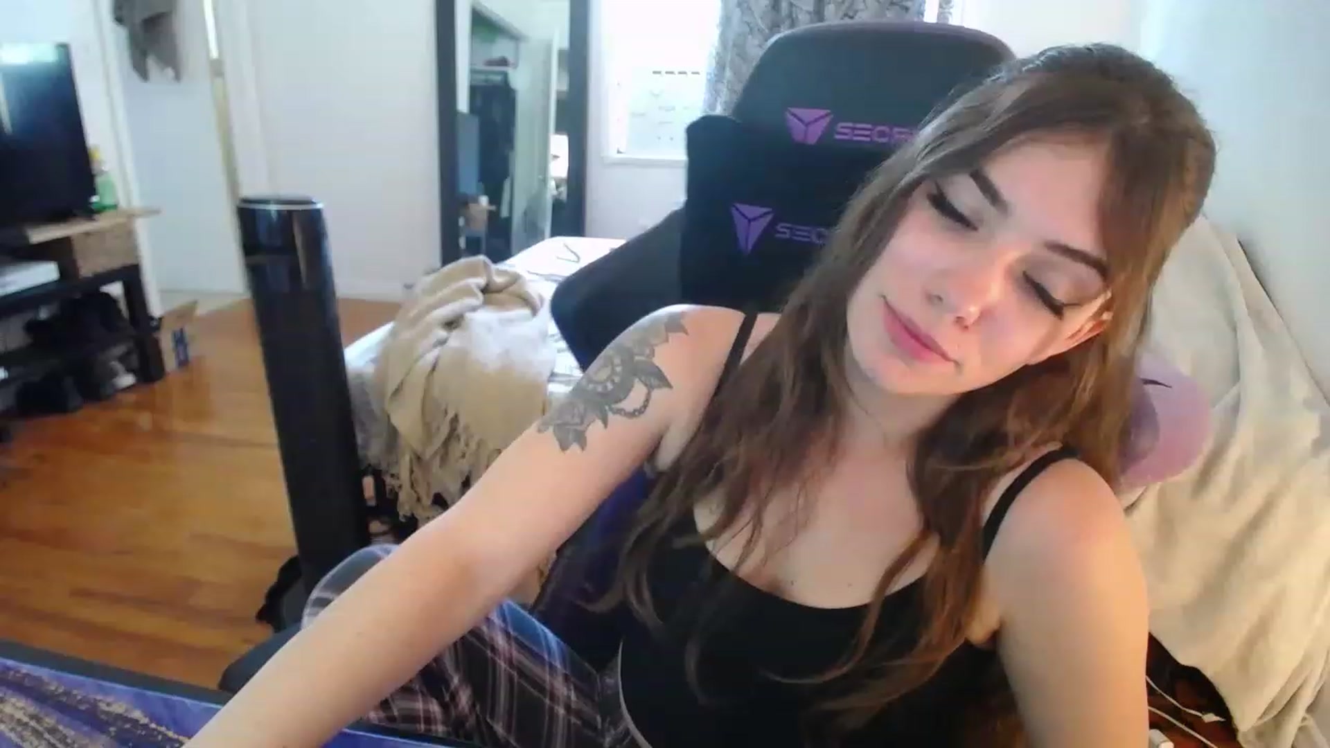 Gallery image thumbnail from BabyxKat's myfreecams stream on, 05/08/2023, 20:42 image 5 of 20