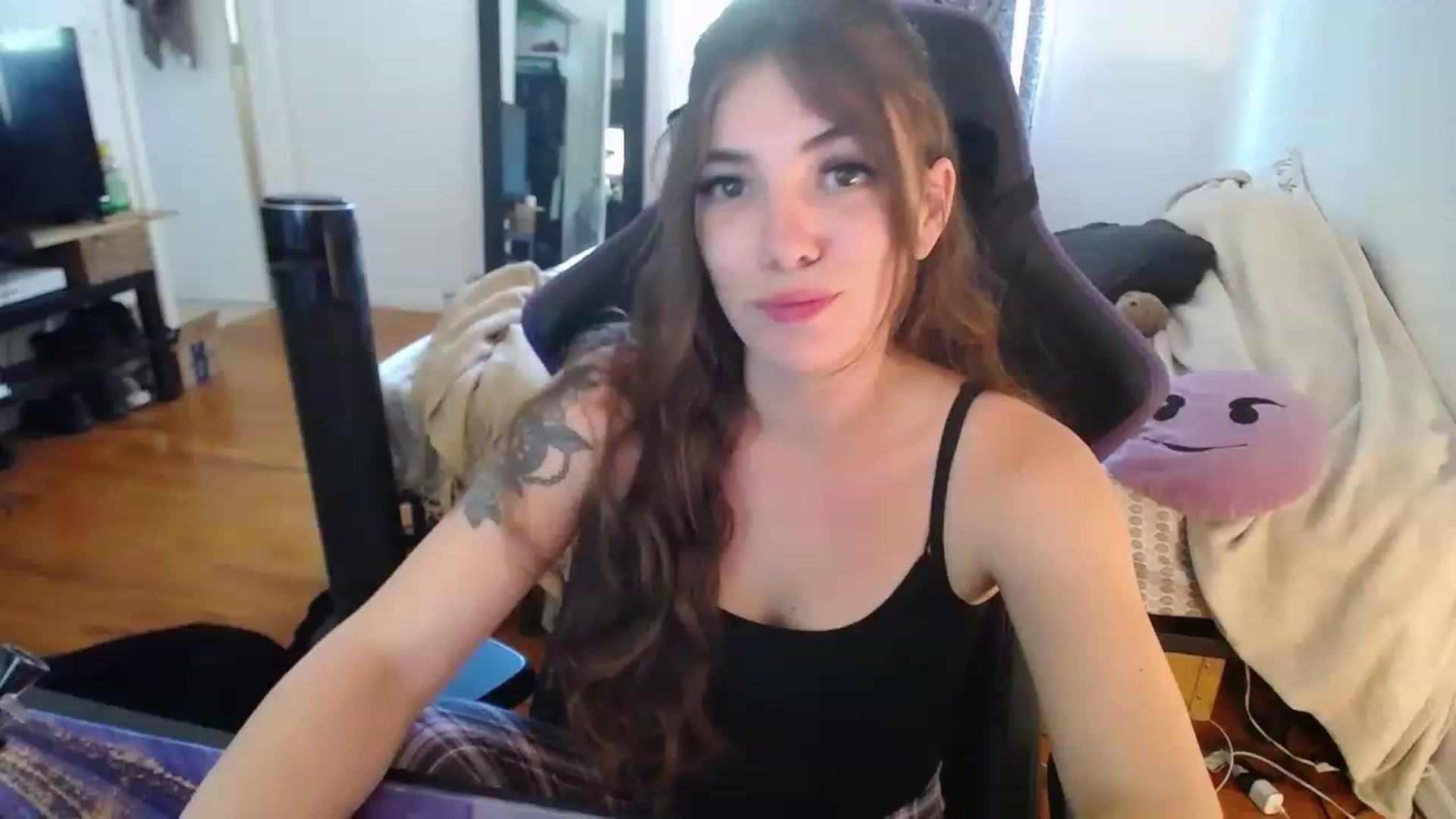 Gallery image thumbnail from BabyxKat's myfreecams stream on, 05/08/2023, 20:42 image 3 of 20