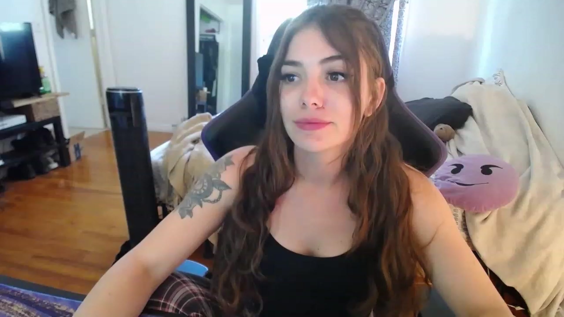 Gallery image thumbnail from BabyxKat's myfreecams stream on, 05/08/2023, 20:42 image 2 of 20