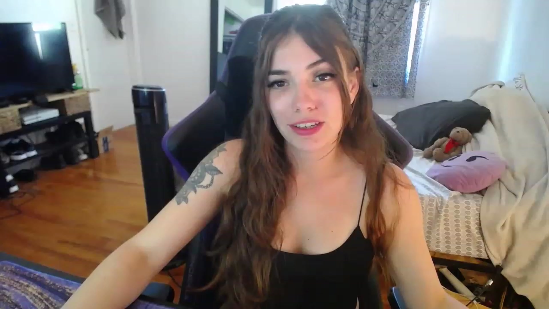 Gallery image thumbnail from BabyxKat's myfreecams stream on, 05/08/2023, 20:42 image 14 of 20