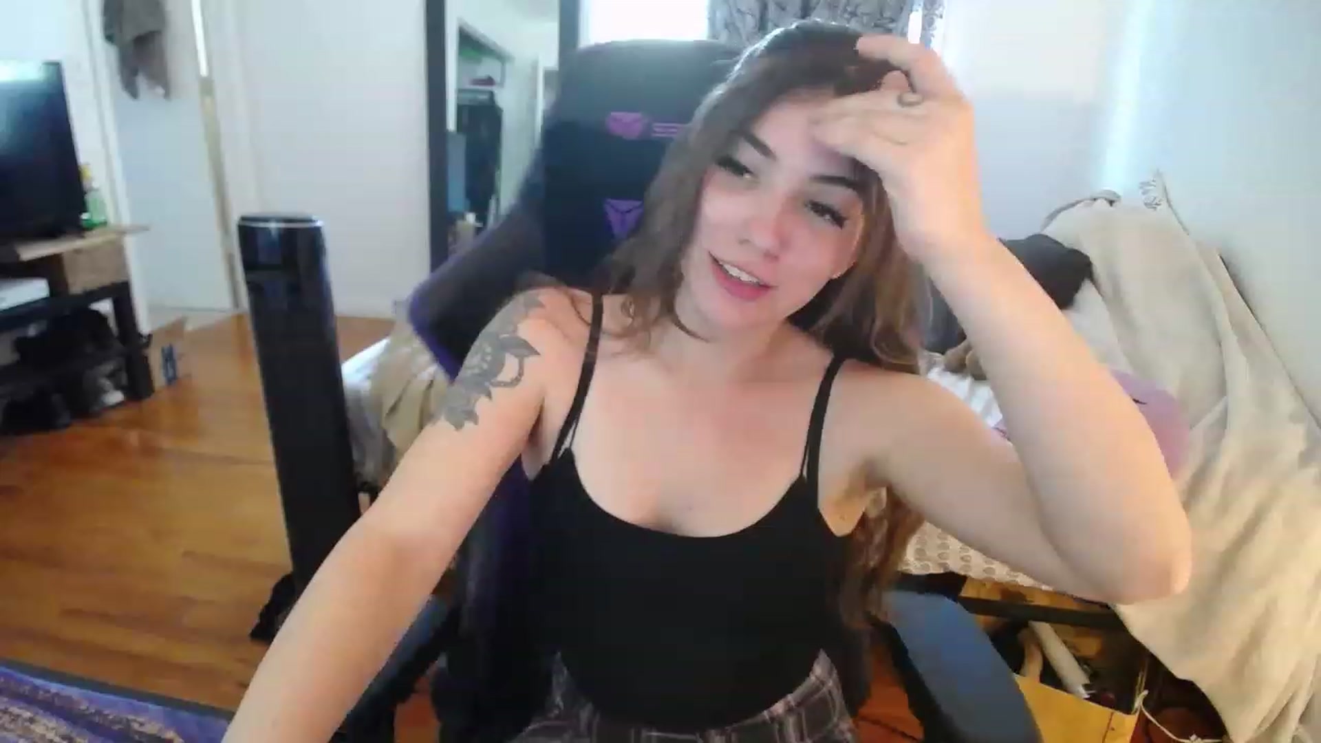 Gallery image thumbnail from BabyxKat's myfreecams stream on, 05/08/2023, 20:42 image 8 of 20