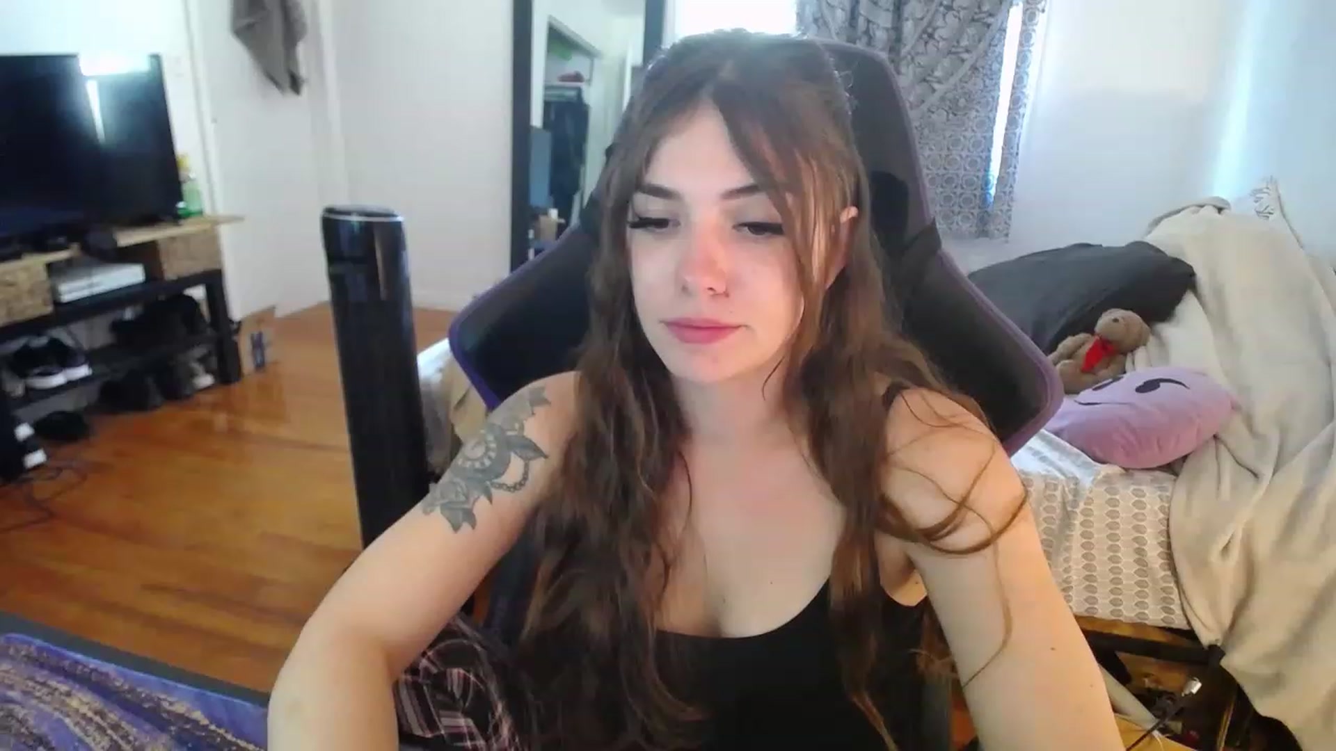 Gallery image thumbnail from BabyxKat's myfreecams stream on, 05/08/2023, 20:42 image 13 of 20
