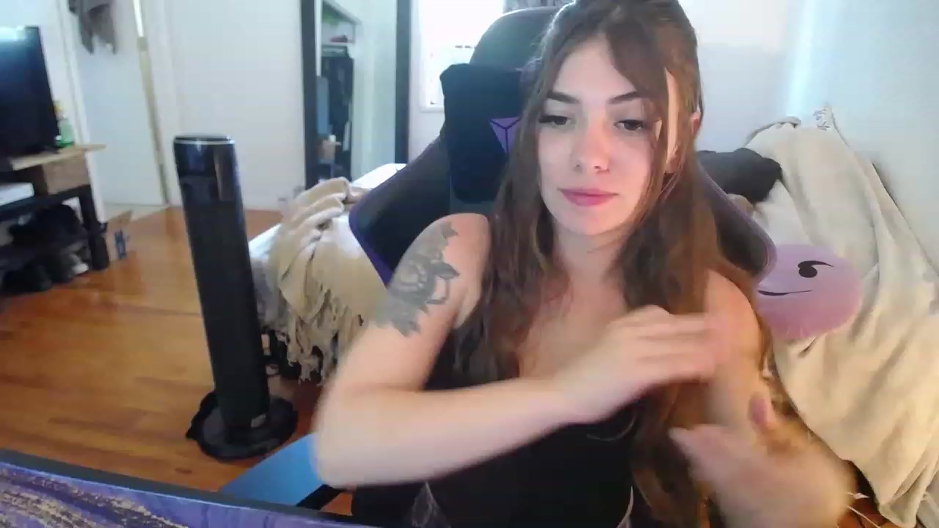 Gallery image thumbnail from BabyxKat's myfreecams stream on, 05/08/2023, 20:42 image 1 of 20