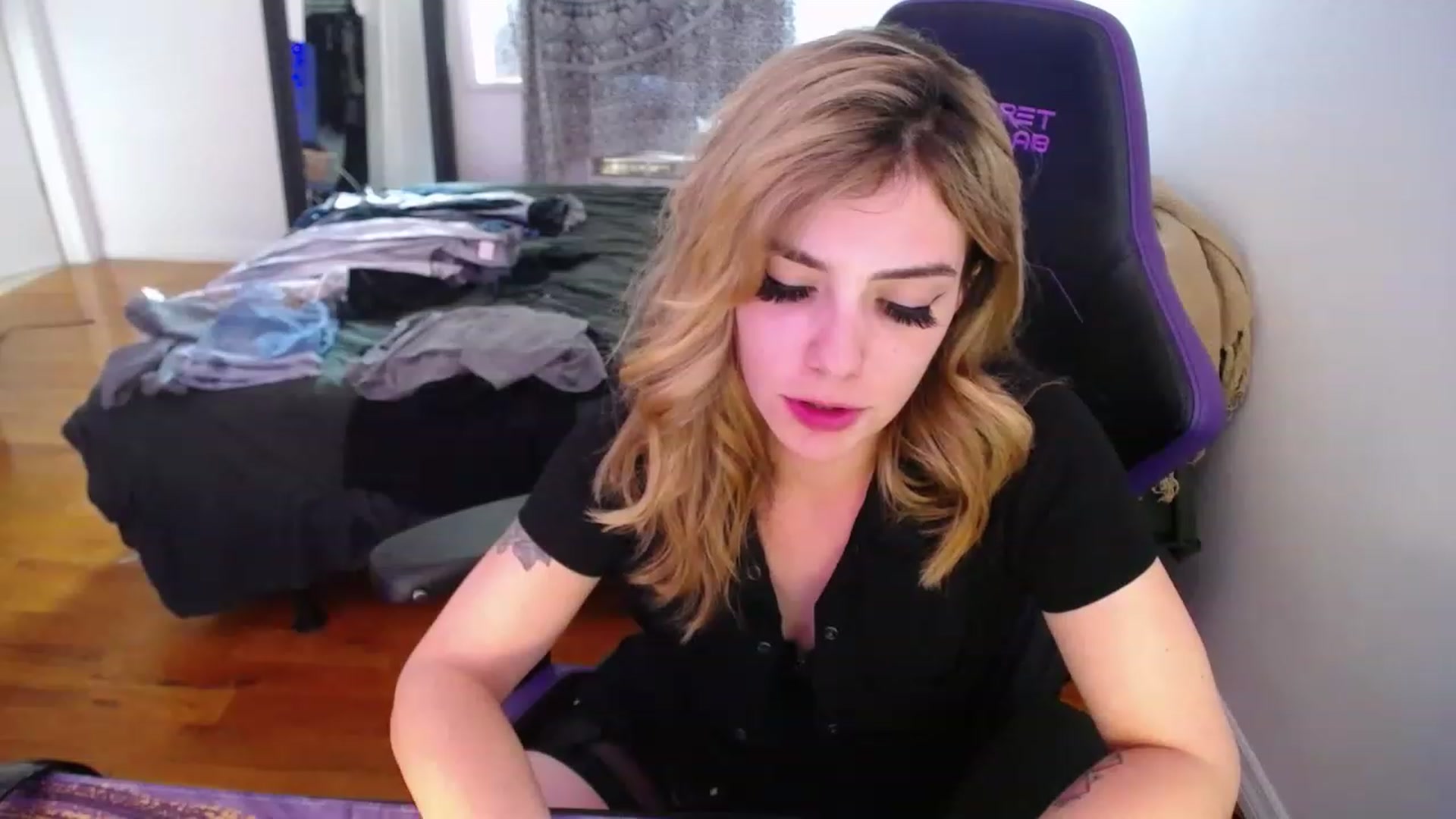 Gallery image thumbnail from BabyxKat's myfreecams stream on, 06/01/2023, 19:01 image 12 of 20