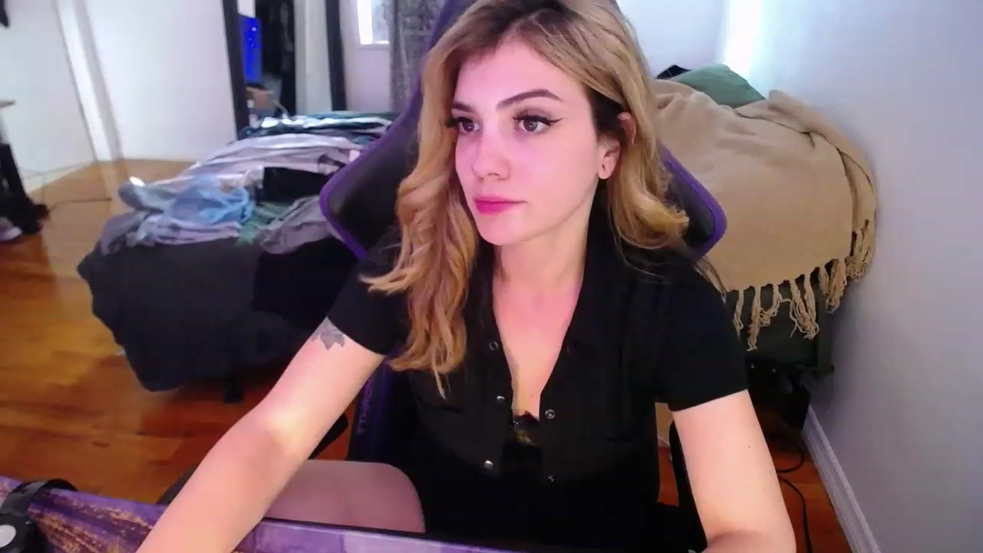 Gallery image thumbnail from BabyxKat's myfreecams stream on, 06/01/2023, 19:01 image 10 of 20