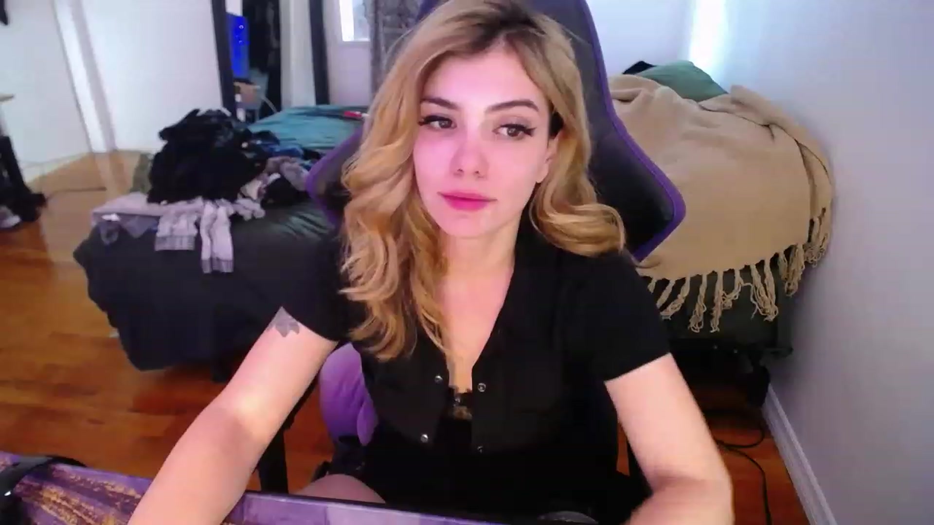 Gallery image thumbnail from BabyxKat's myfreecams stream on, 06/01/2023, 19:01 image 4 of 20