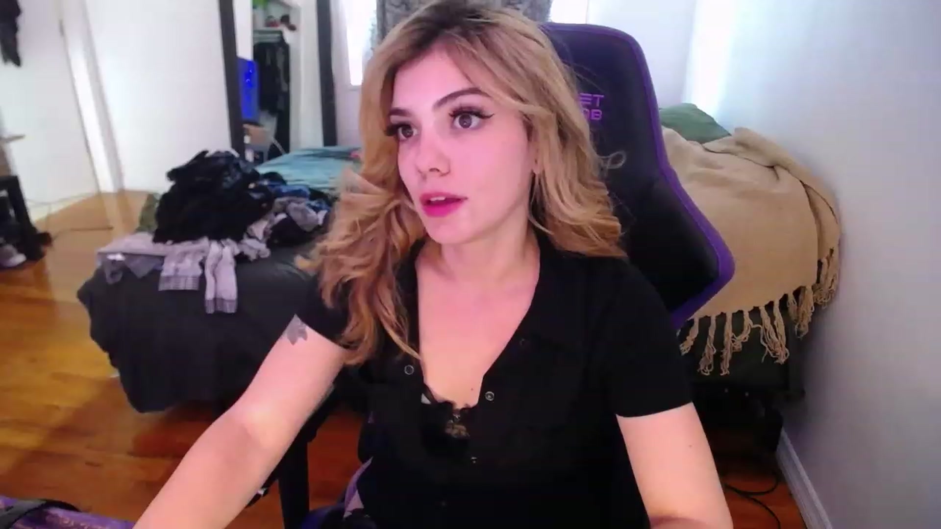 Gallery image thumbnail from BabyxKat's myfreecams stream on, 06/01/2023, 19:01 image 2 of 20