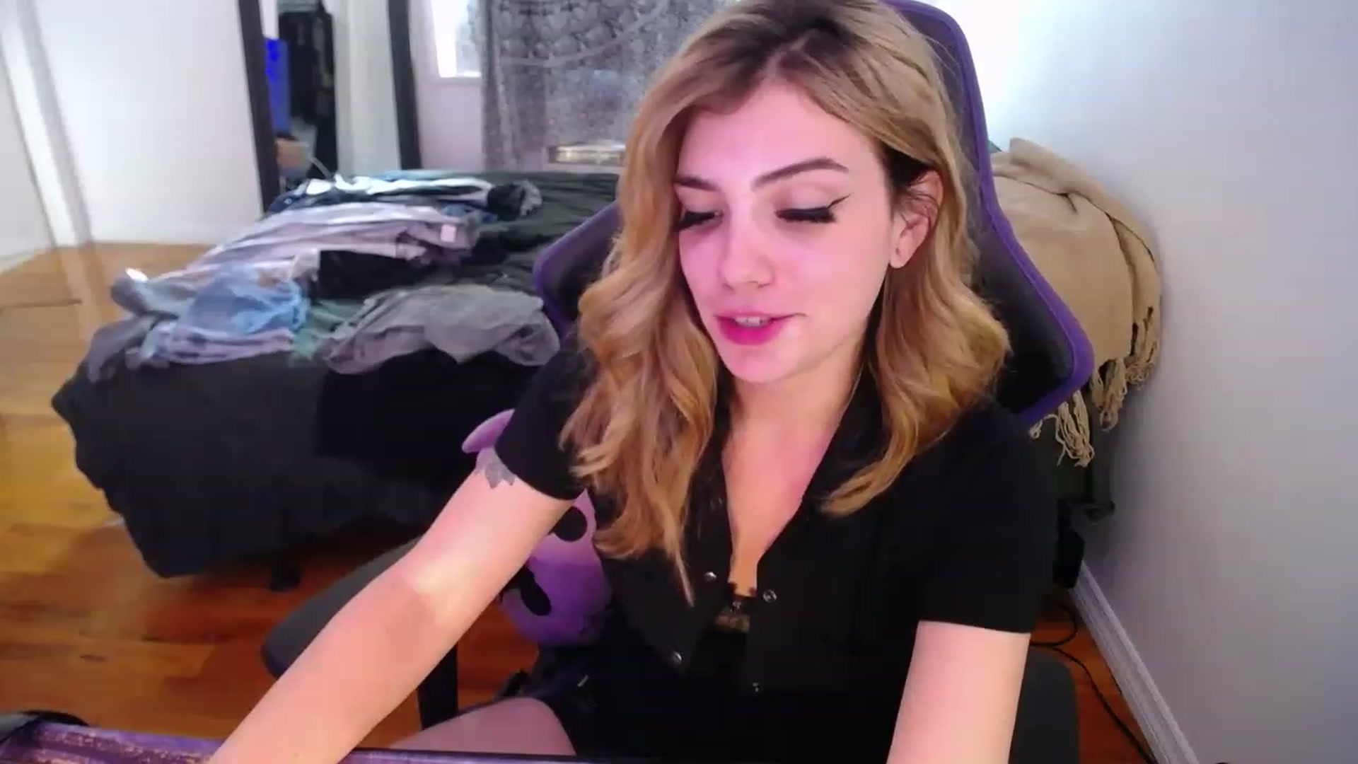 Gallery image thumbnail from BabyxKat's myfreecams stream on, 06/01/2023, 19:01 image 14 of 20