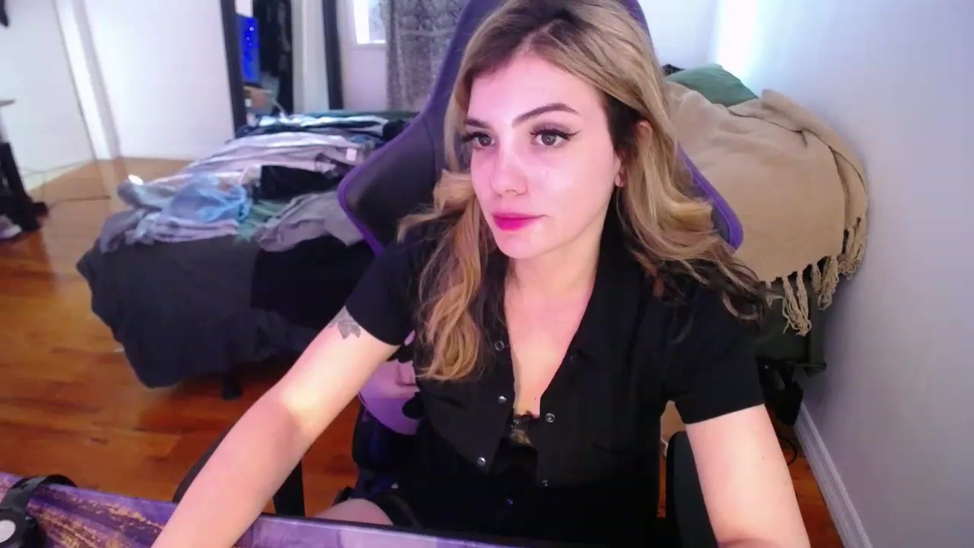 Gallery image thumbnail from BabyxKat's myfreecams stream on, 06/01/2023, 19:01 image 8 of 20