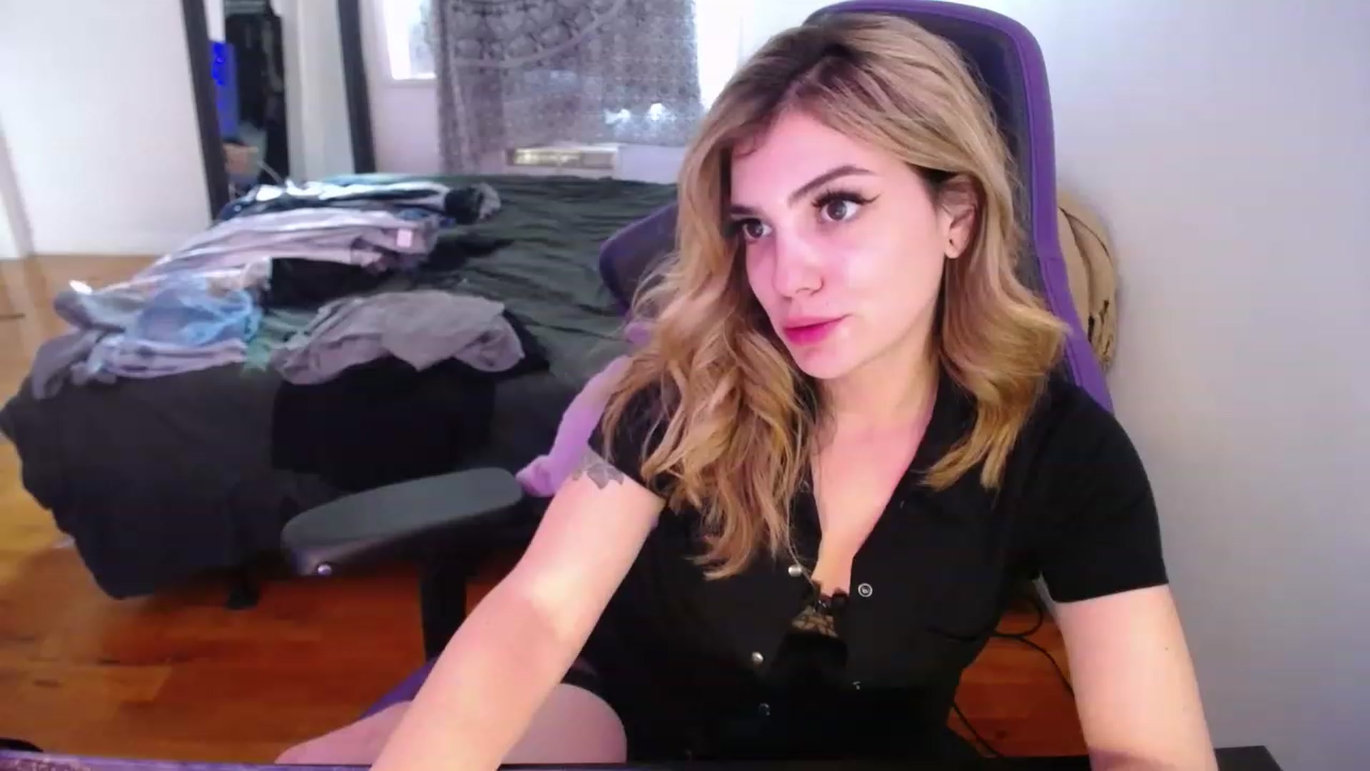 Gallery image thumbnail from BabyxKat's myfreecams stream on, 06/01/2023, 19:01 image 13 of 20