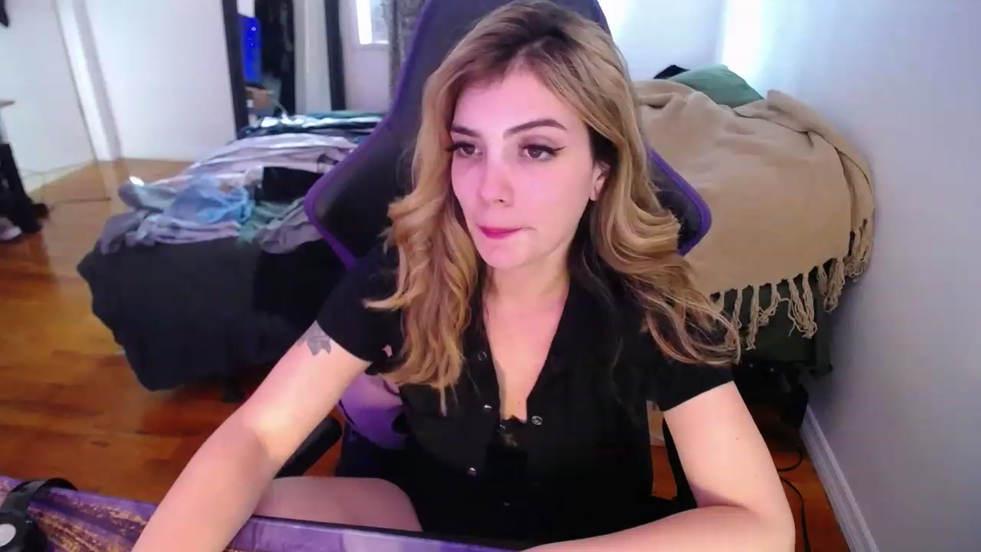 Gallery image thumbnail from BabyxKat's myfreecams stream on, 06/01/2023, 19:01 image 9 of 20