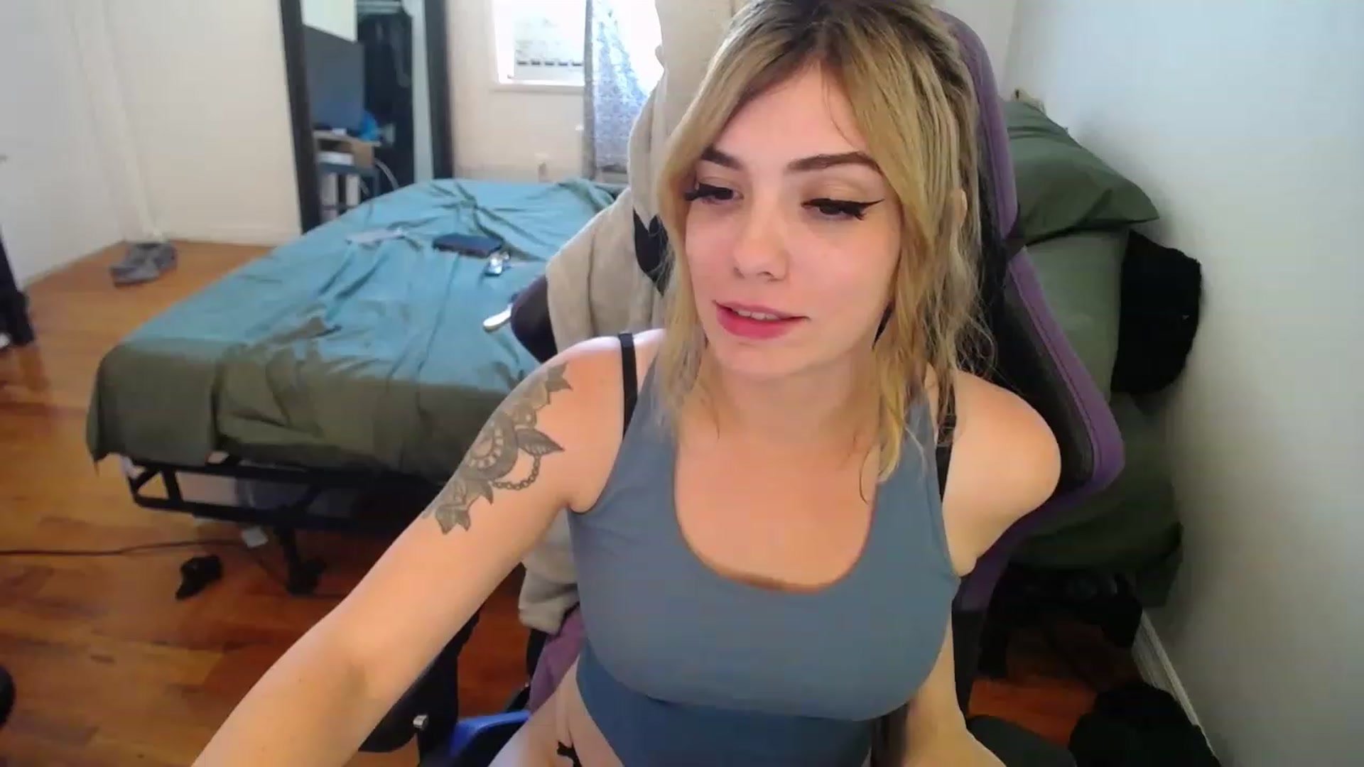 Gallery image thumbnail from BabyxKat's myfreecams stream on, 06/08/2023, 20:59 image 12 of 20