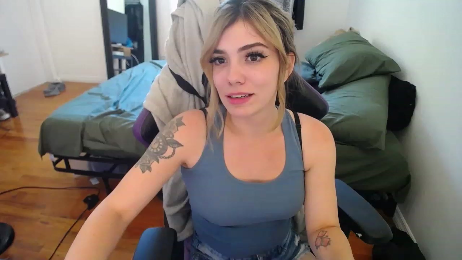 Gallery image thumbnail from BabyxKat's myfreecams stream on, 06/08/2023, 20:59 image 8 of 20