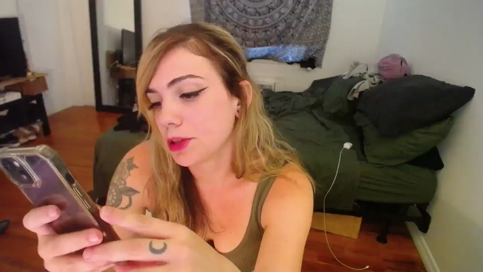 Gallery image thumbnail from BabyxKat's myfreecams stream on, 08/04/2023, 20:07 image 14 of 20
