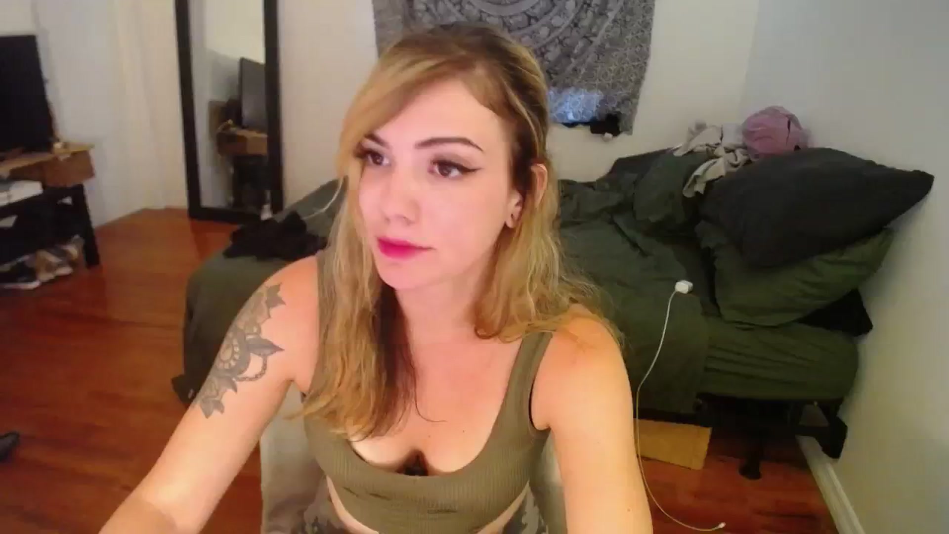 Gallery image thumbnail from BabyxKat's myfreecams stream on, 08/04/2023, 20:07 image 15 of 20
