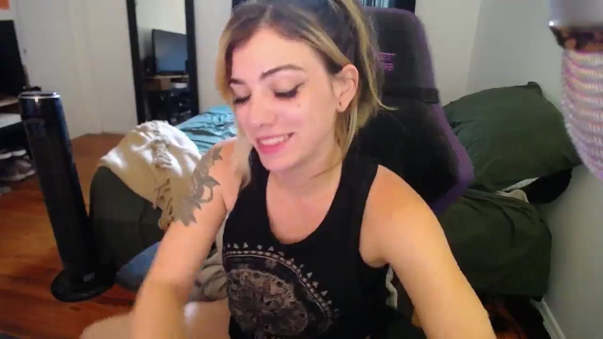 Gallery image thumbnail from BabyxKat's myfreecams stream on, 08/24/2023, 19:27 image 15 of 20