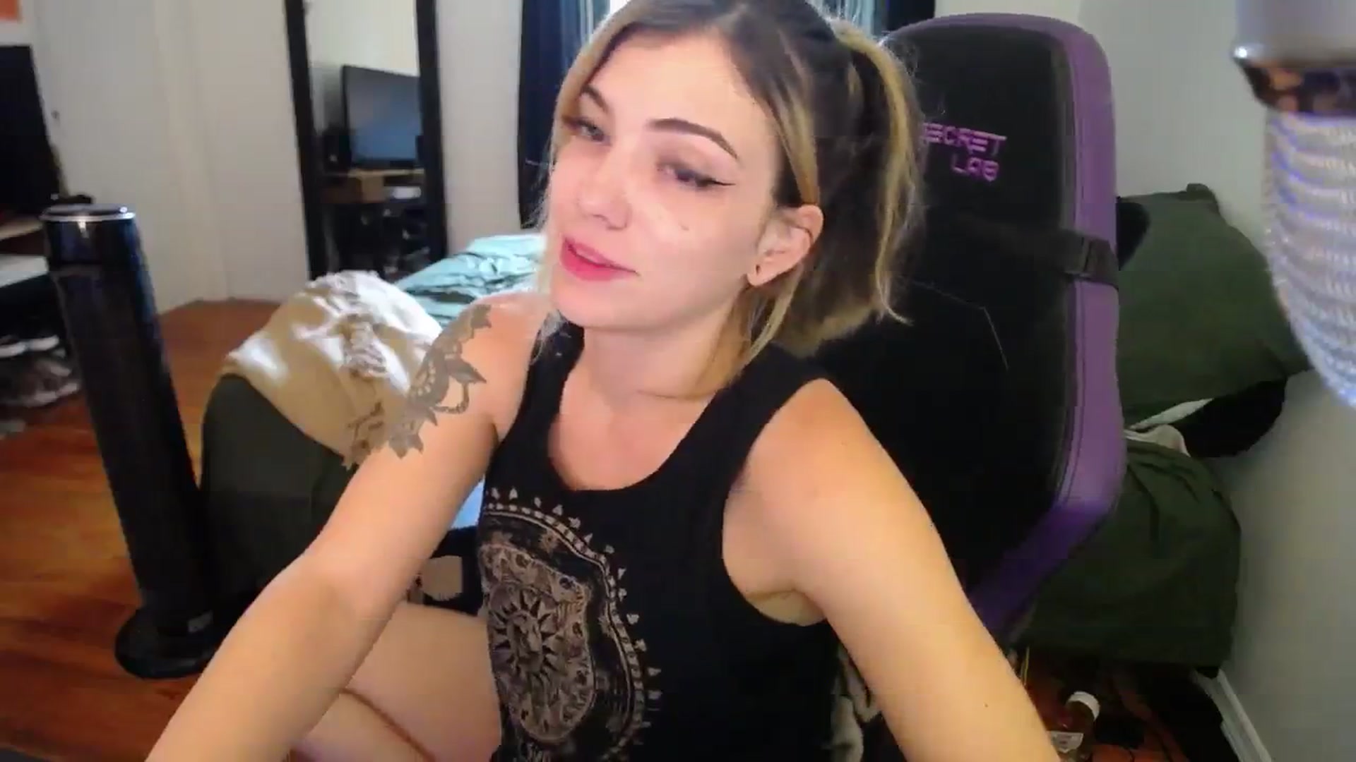 Gallery image thumbnail from BabyxKat's myfreecams stream on, 08/24/2023, 19:27 image 10 of 20