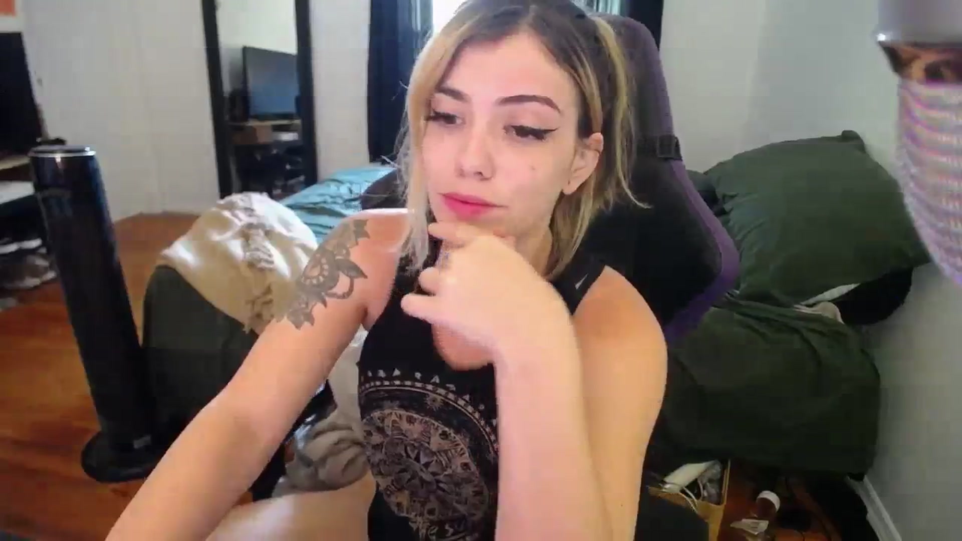 Gallery image thumbnail from BabyxKat's myfreecams stream on, 08/24/2023, 19:27 image 14 of 20
