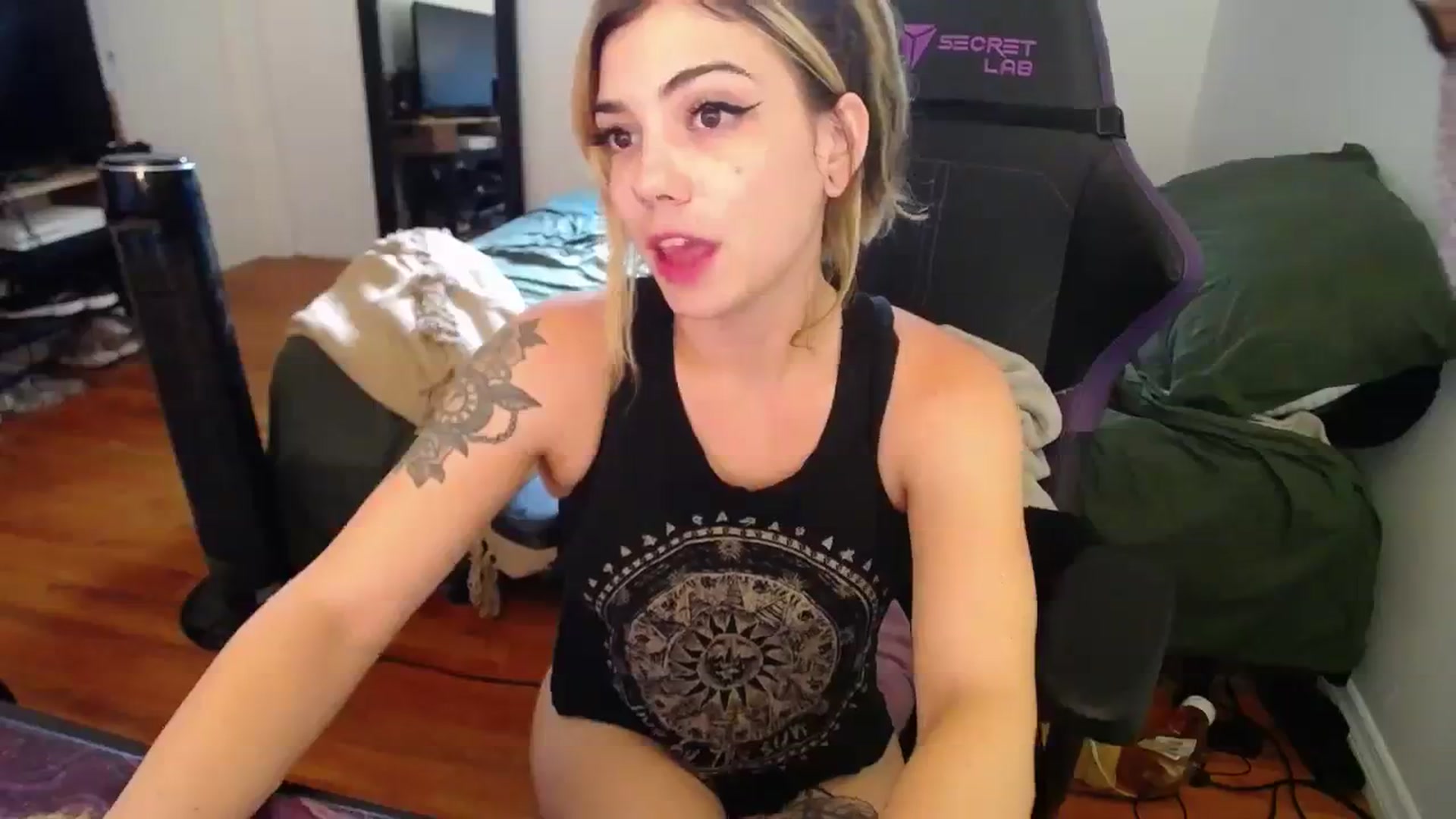 Gallery image thumbnail from BabyxKat's myfreecams stream on, 08/24/2023, 19:27 image 2 of 20