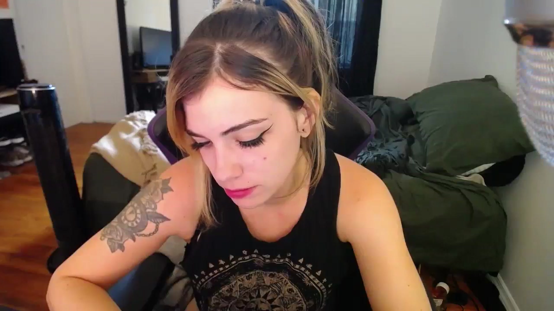 Gallery image thumbnail from BabyxKat's myfreecams stream on, 08/24/2023, 19:27 image 8 of 20