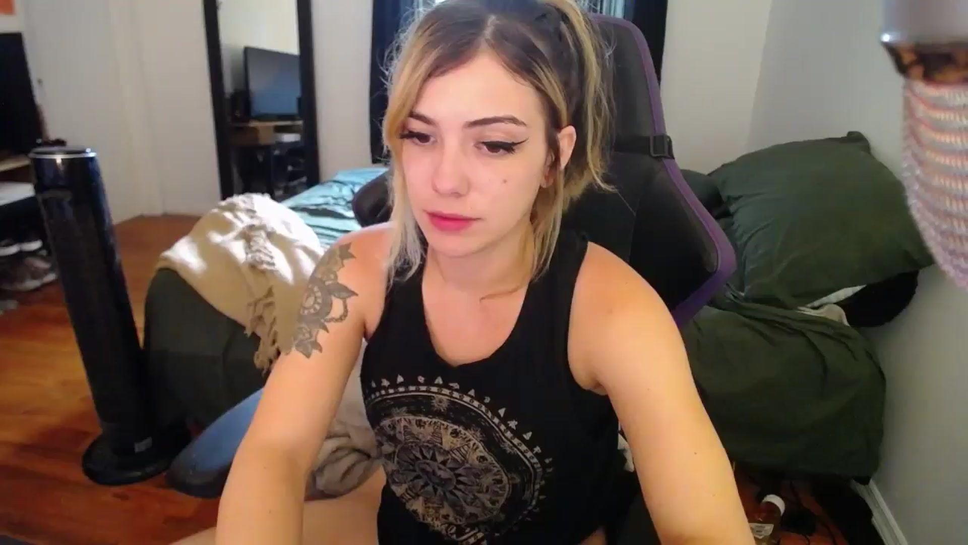 Gallery image thumbnail from BabyxKat's myfreecams stream on, 08/24/2023, 19:27 image 17 of 20