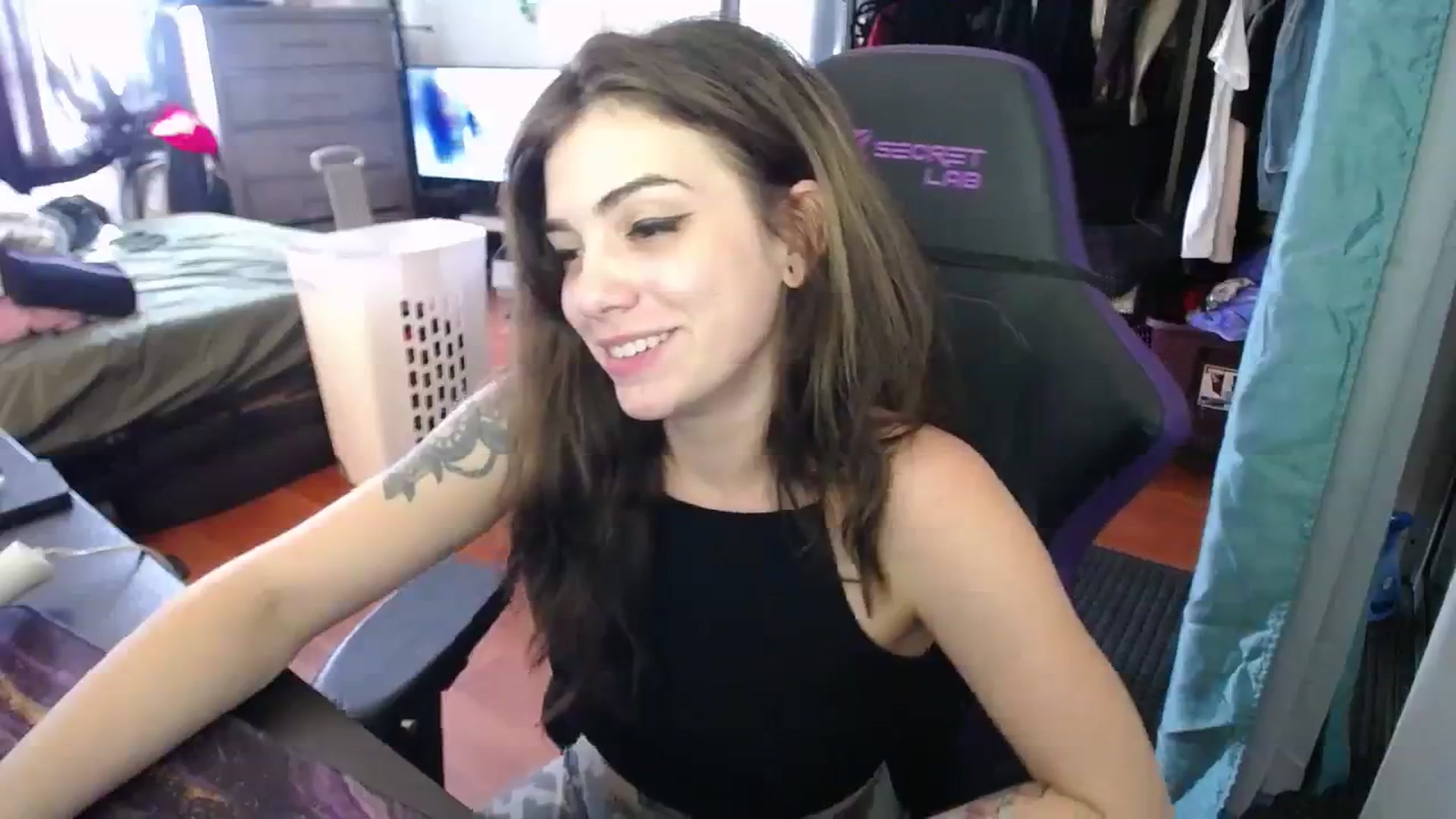 Gallery image thumbnail from BabyxKat's myfreecams stream on, 11/18/2023, 19:07 image 17 of 20