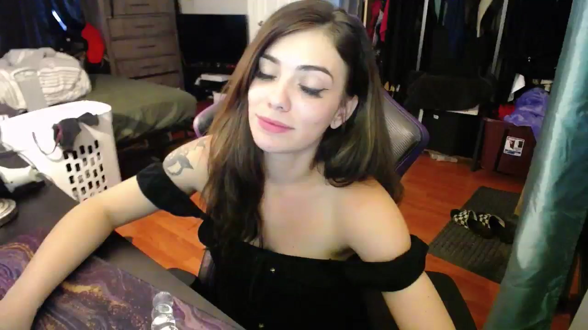 Gallery image thumbnail from BabyxKat's myfreecams stream on, 11/19/2023, 23:06 image 11 of 20