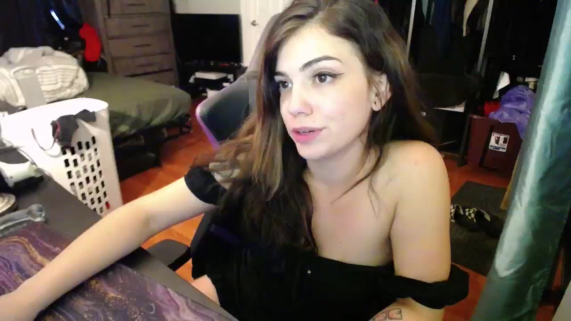 Gallery image thumbnail from BabyxKat's myfreecams stream on, 11/19/2023, 23:06 image 13 of 20