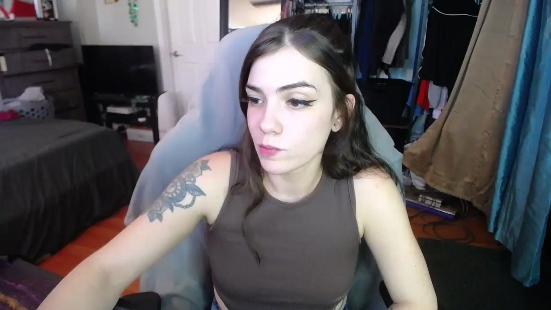 Gallery image thumbnail from BabyxKat's myfreecams stream on, 12/19/2023, 19:56 image 6 of 20