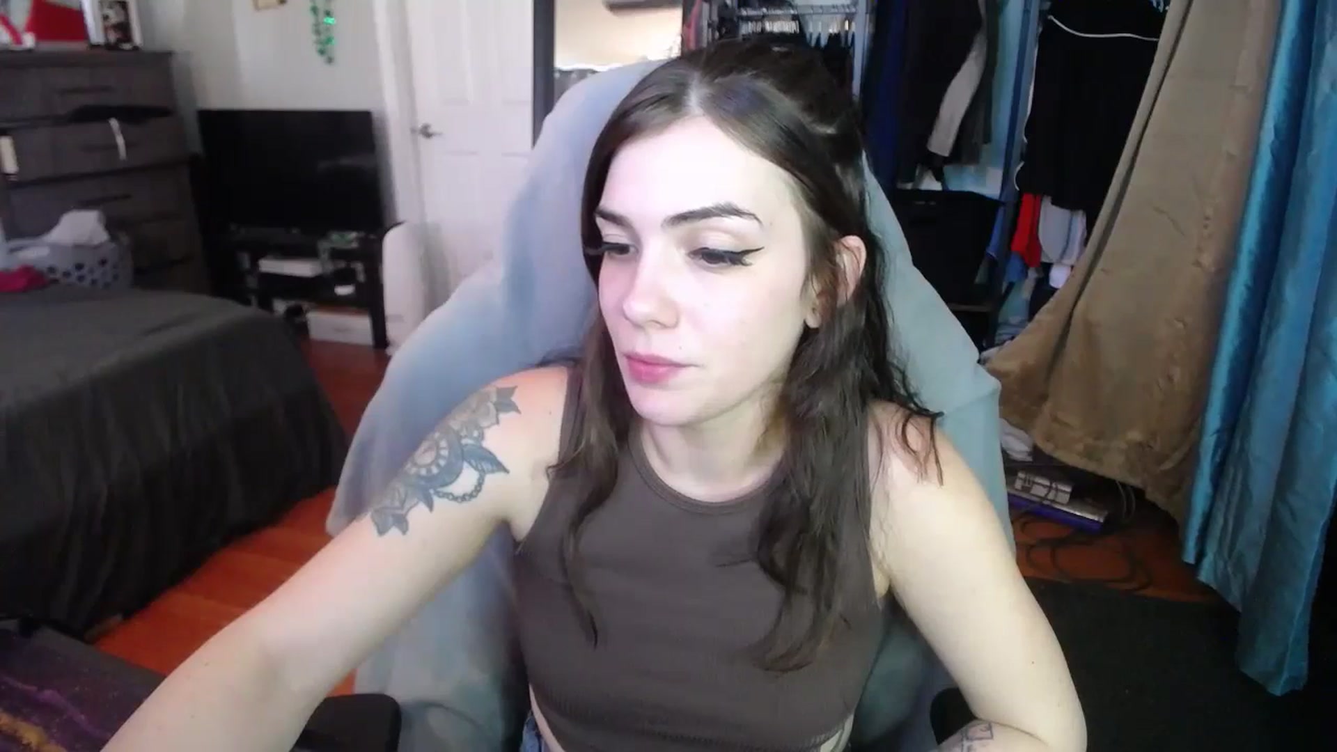 Gallery image thumbnail from BabyxKat's myfreecams stream on, 12/19/2023, 19:56 image 4 of 20