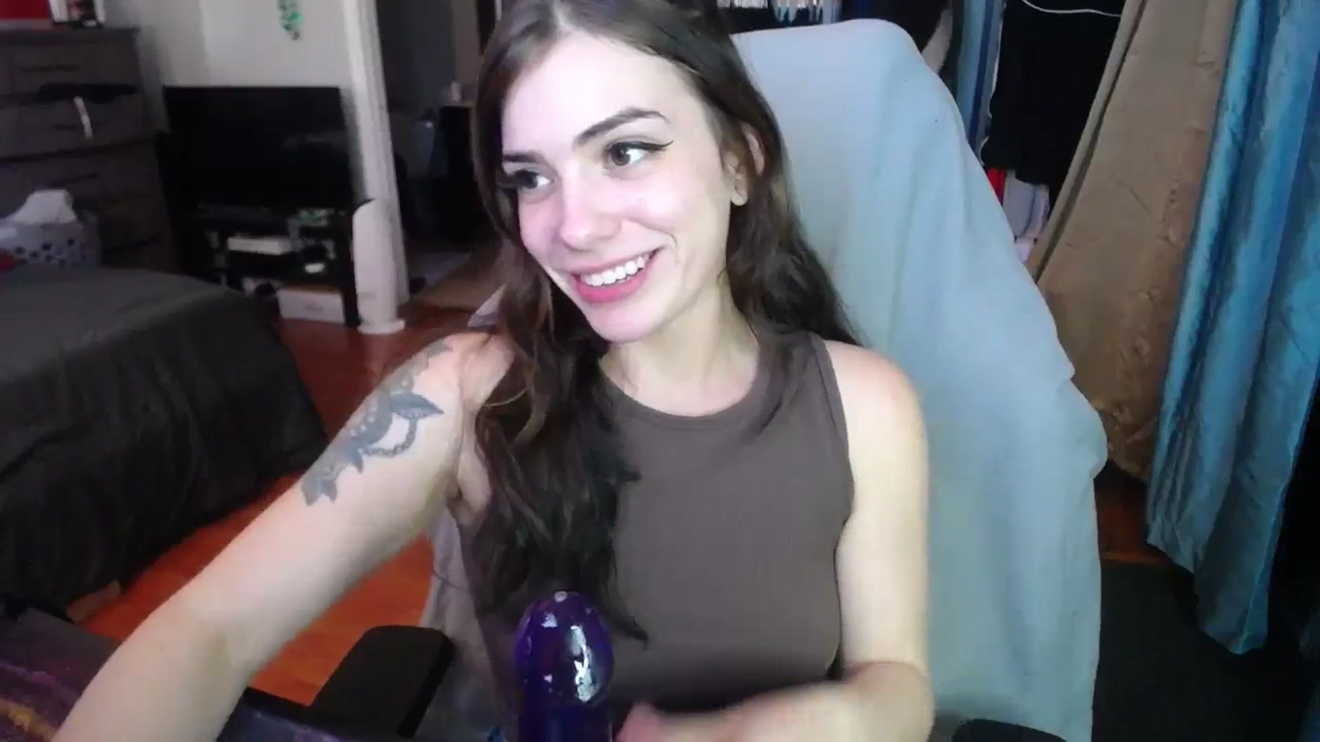 Gallery image thumbnail from BabyxKat's myfreecams stream on, 12/19/2023, 19:56 image 15 of 20