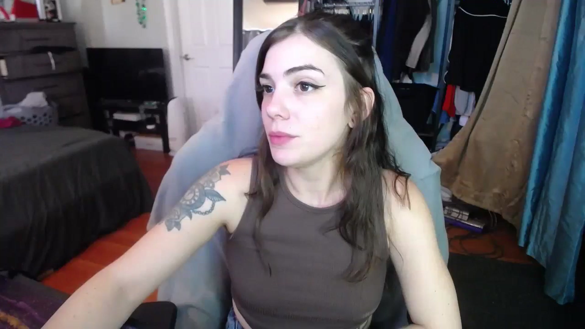 Gallery image thumbnail from BabyxKat's myfreecams stream on, 12/19/2023, 19:56 image 3 of 20